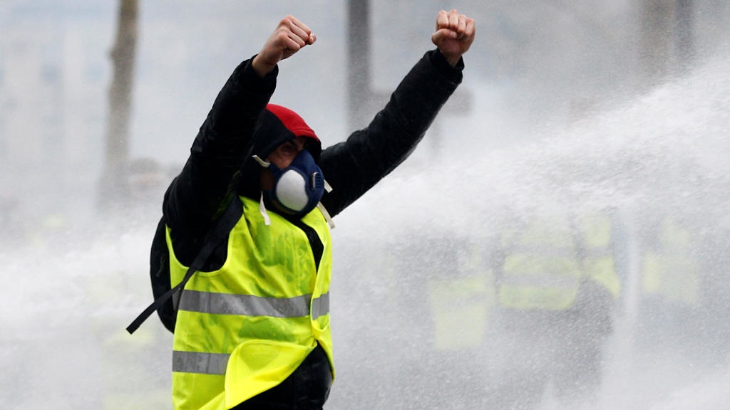 w1024-p16x9-2018-12-01t131311z_506284169_rc14b33a01e0_rtrmadp_3_france-protests.jpg