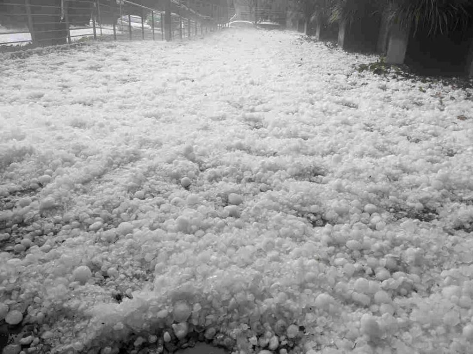 australia-hail-storm-dust-c70d6e67034486c8ea439f72c686f56a1272f3db-s1100-c15-1024x768.jpg