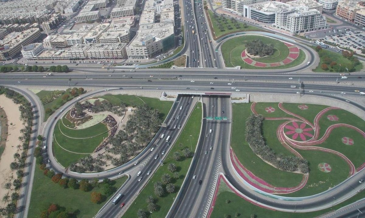 1200px-Dubai_Roads_on_1_May_2007.jpg