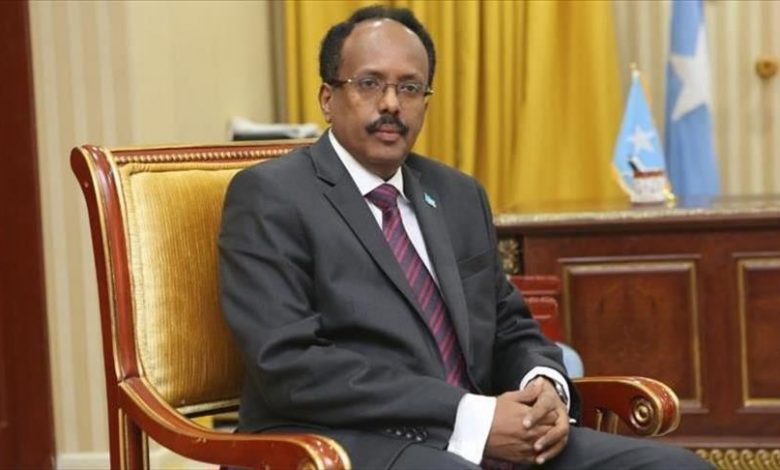 تصعيد جديد.. الرئيس الصومالي يعلق صلاحيات رئيس الوزراء