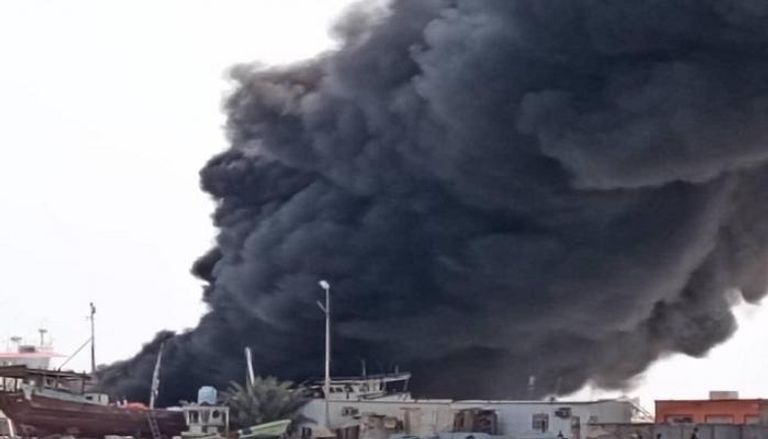 حريق يلتهم ميناء الشحر شرق اليمن