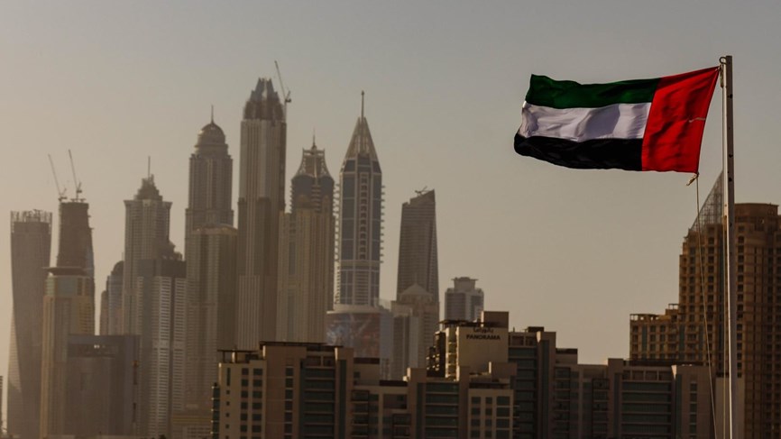 الإمارات تسحب دبلوماسييها وتمنع مواطنيها من السفر إلى لبنان