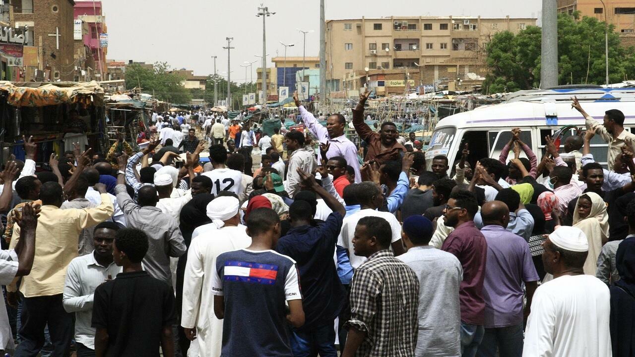 مقتل وإصابة 3 متظاهرين برصاص الجيش السودان