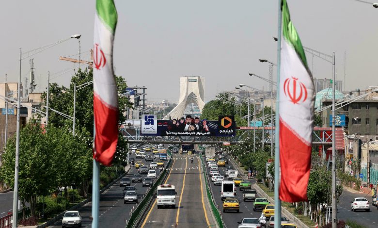"اللمسة الإيرانية".. إسرائيل تتهم طهران بالوقوف وراء أحداث لبنان والعراق