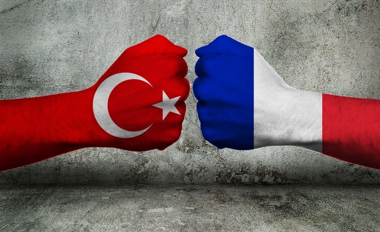 باريس تتهم أنقرة بنشر العنصرية واستهداف الباحثين الفرنسيين