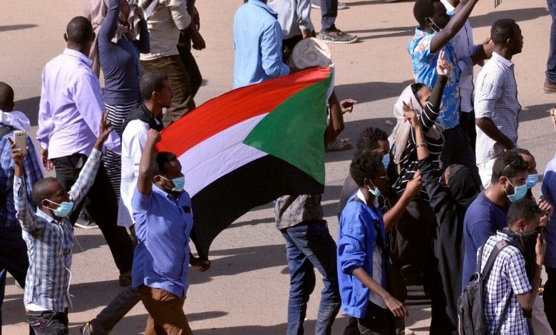 مظاهرة سلمية تتجه إلى القصر الرئاسي في الخرطوم