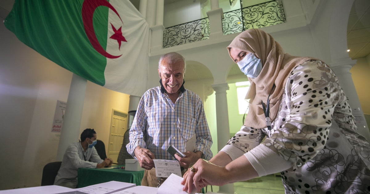 الجزائر تمدد عملية التصويت في الانتخابات المحلية