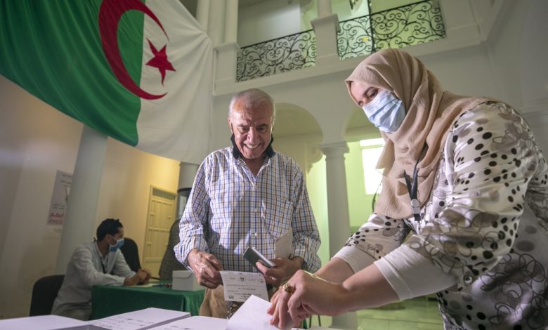 الجزائر تمدد عملية التصويت في الانتخابات المحلية