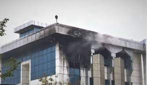 فيديو.. اندلاع حريق بمبنى مجلس القضاء الأعلى في كردستان العراق