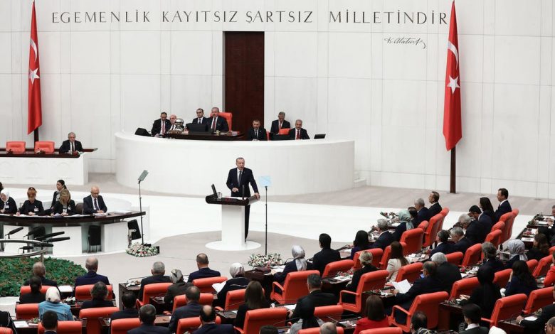 البرلمان يستجوب وزير الدفاع التركي بشأن "صناعات أسلحة دفاعية" في قطر