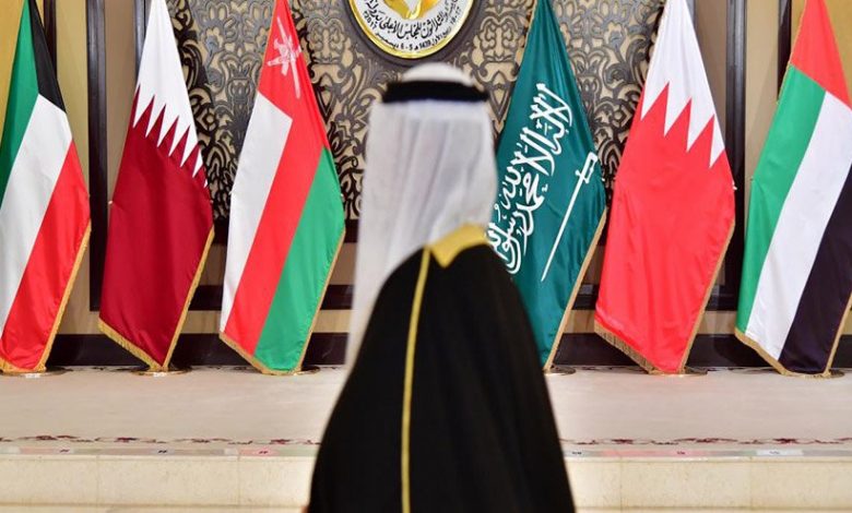 إيران تدعو لرفع مستوى التعاون مع دولة خليجية